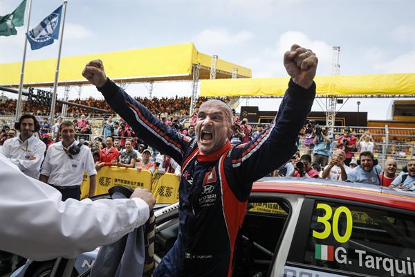 BRC Racing Team celebra Gabriele Tarquini