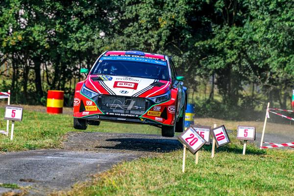 Paddon rimane in testa al campionato, mentre l'ERC si dirige verso il Galles