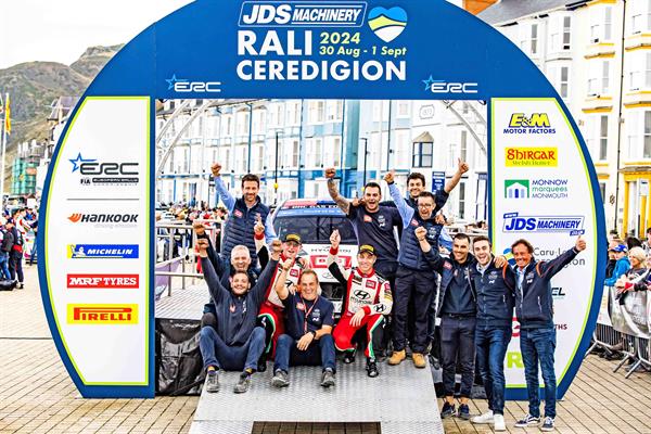 Paddon aumenta ulteriormente il suo vantaggio con una vittoria schiacciante in Galles