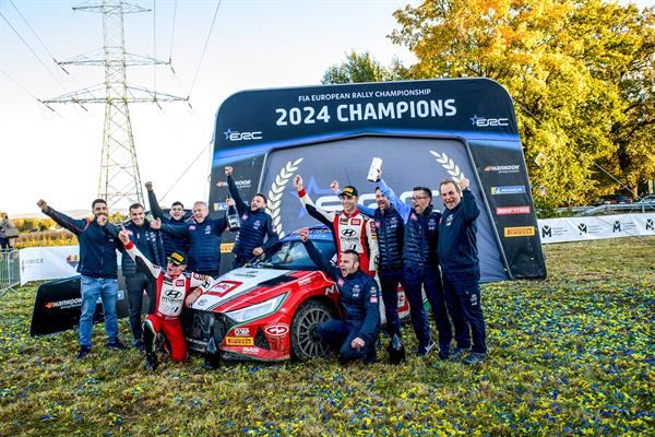 Paddon and Kennard clinch second European Rally Championship